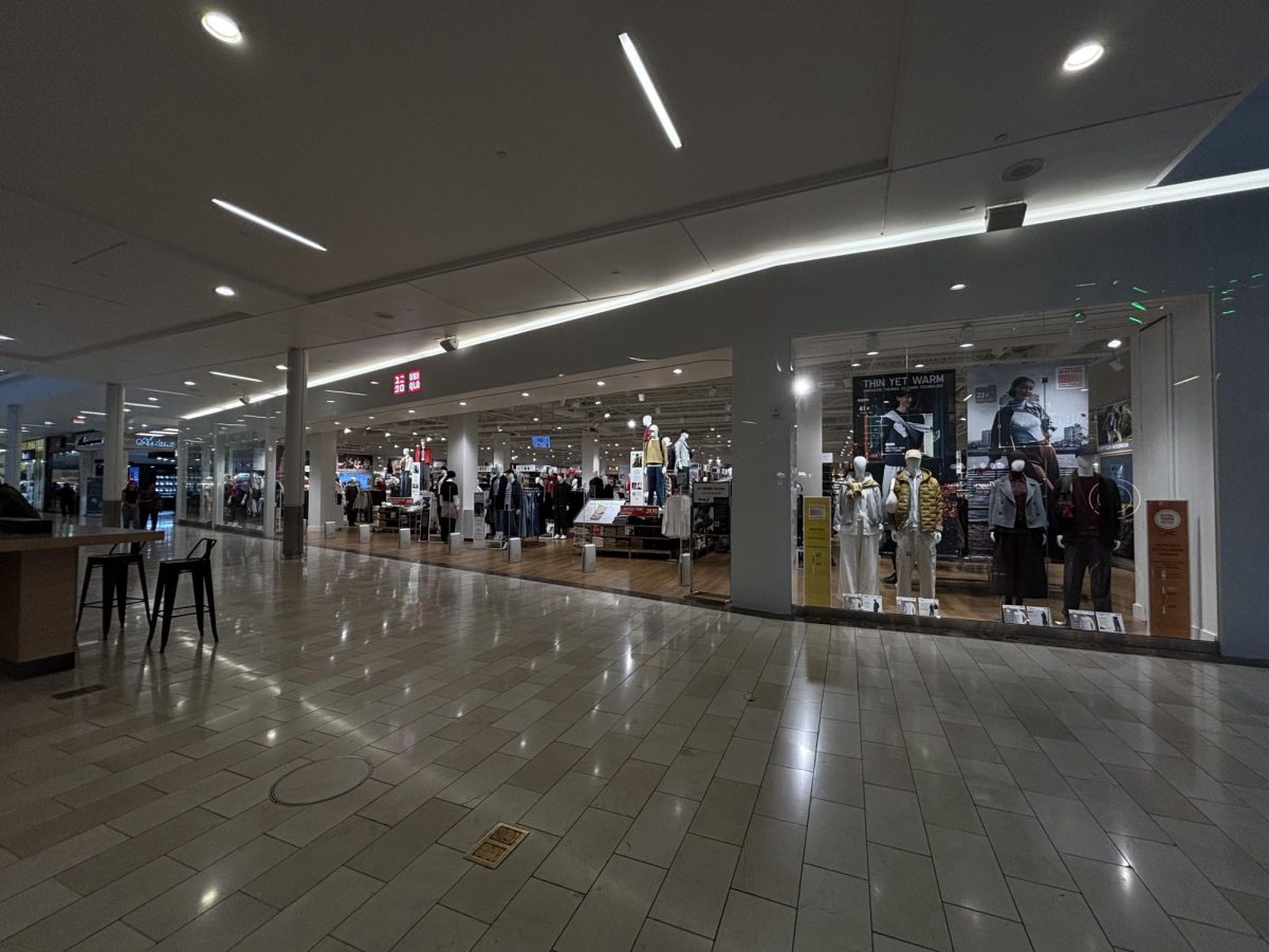 "Uniqlo Now Open at Roseville Galleria – Effortless Basics, Everyday Comfort!"